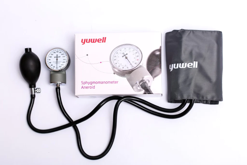 BLOOD PRESSURE SET aneroid with double head type with Stethescope 