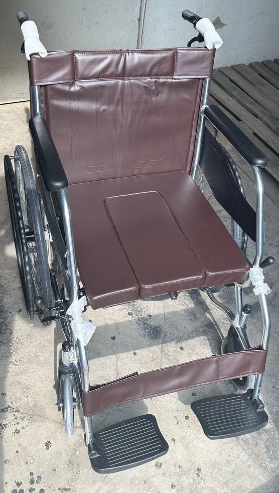  Wheelchair with commode H003B